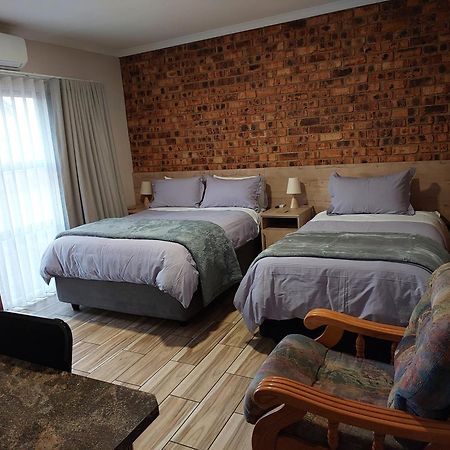 Twins Guest House Astoni 范德拜尔帕克 外观 照片